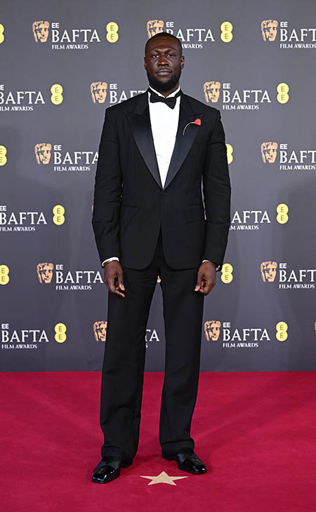 الطابع الكلاسيكي يطغى على إطلالات النجوم في حفل جوائز البافتا 2026